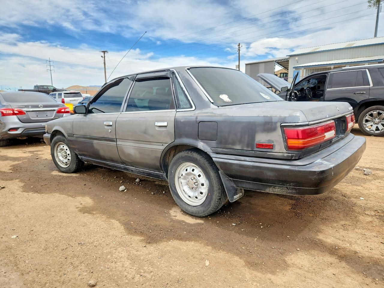 1991 TOYOTA CAMRY BASE photo 3