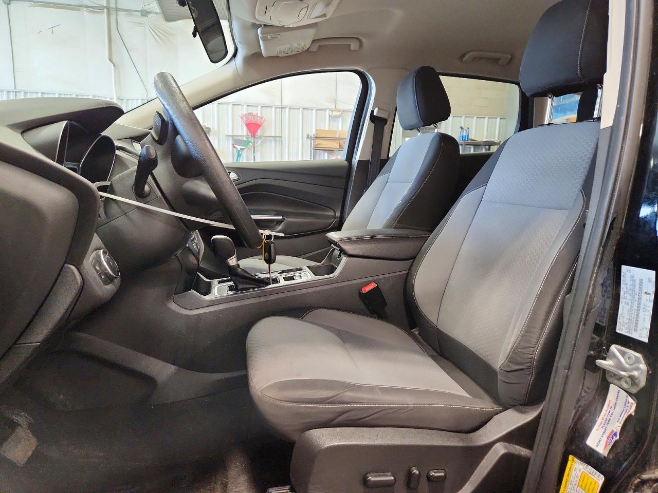 2017 FORD ESCAPE SE photo 13