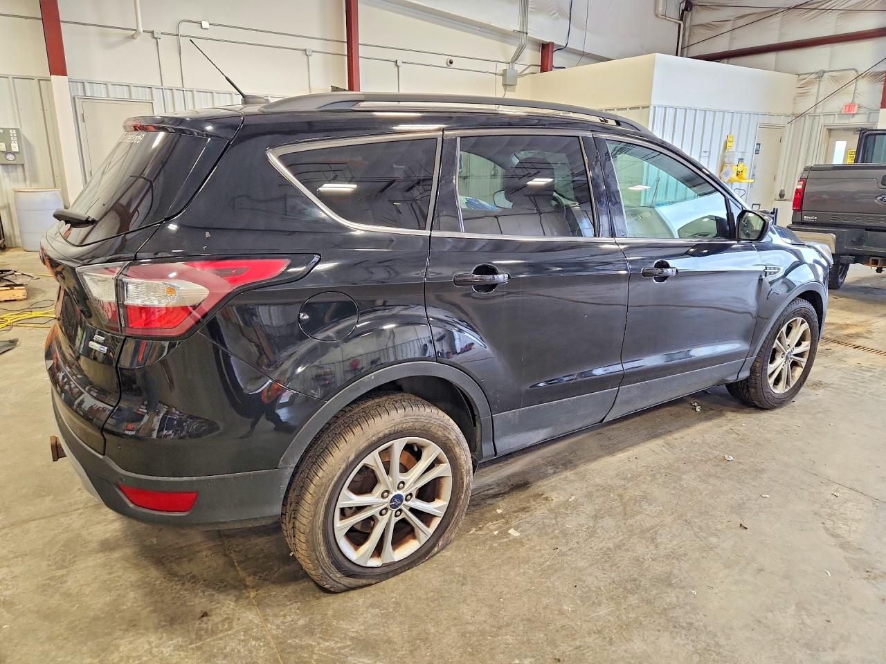2017 FORD ESCAPE SE photo 5
