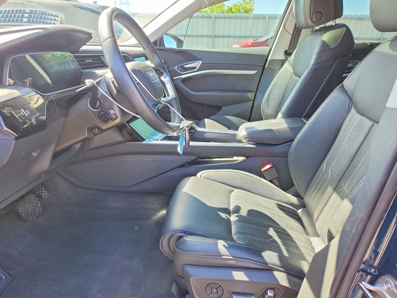 2021 AUDI E-TRON PRESTIGE photo 7