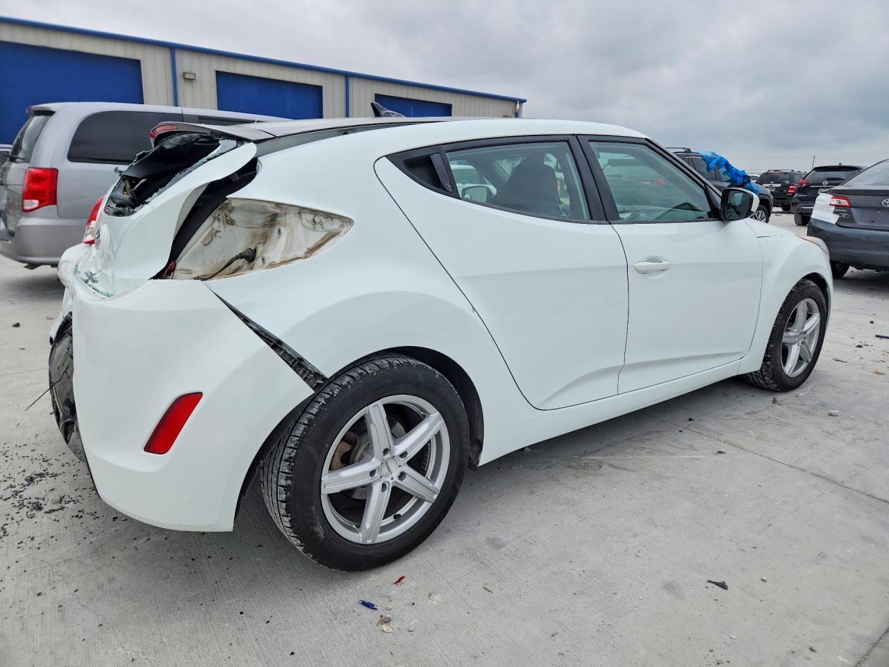 2013 HYUNDAI VELOSTER BASE photo 7