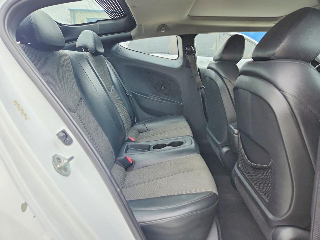 2013 HYUNDAI VELOSTER BASE photo 28