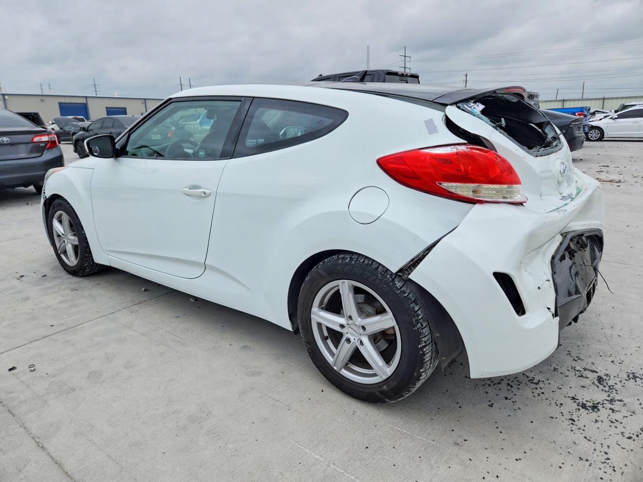 2013 HYUNDAI VELOSTER BASE photo 4