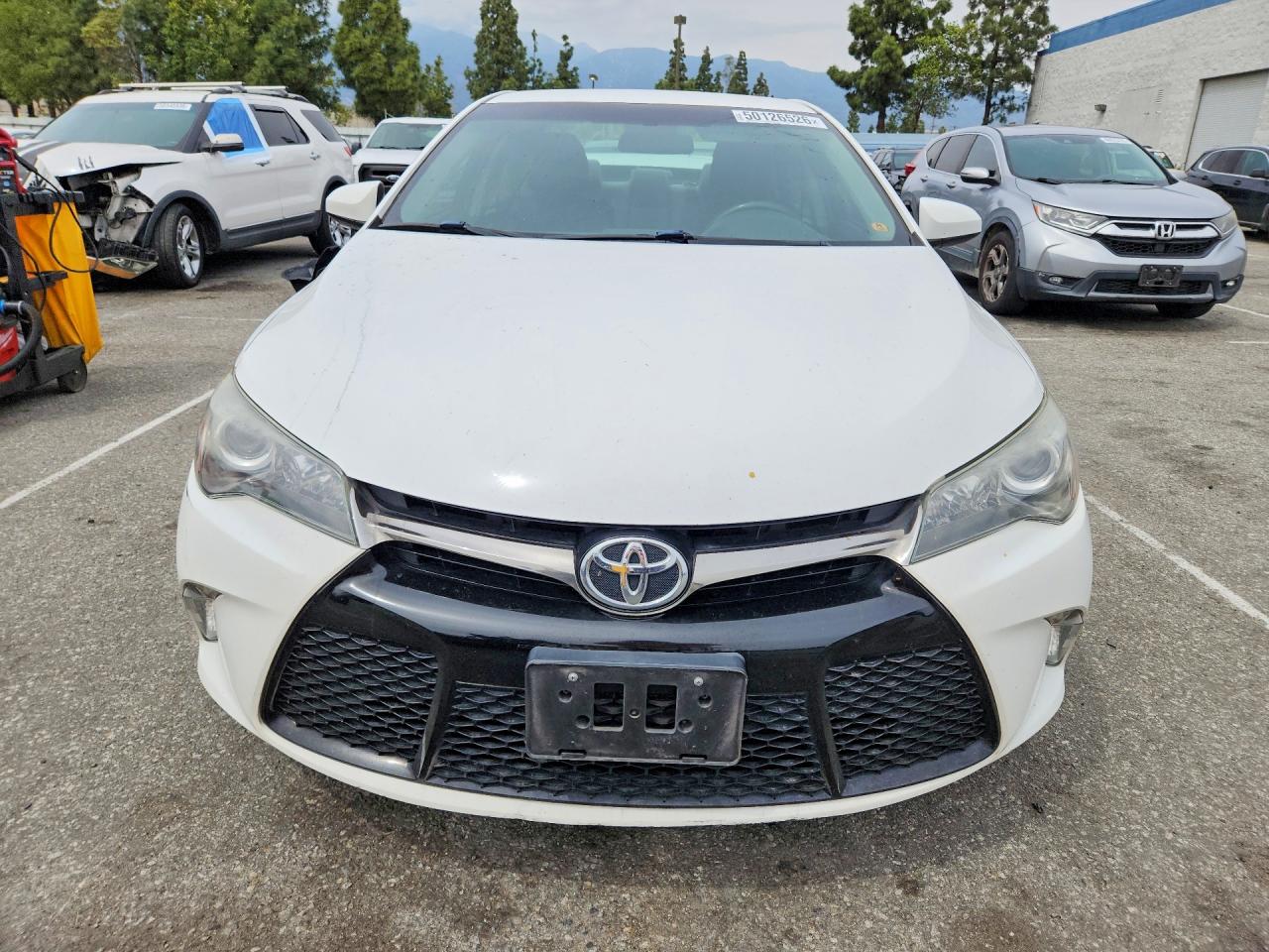 2015 TOYOTA CAMRY SE photo 13