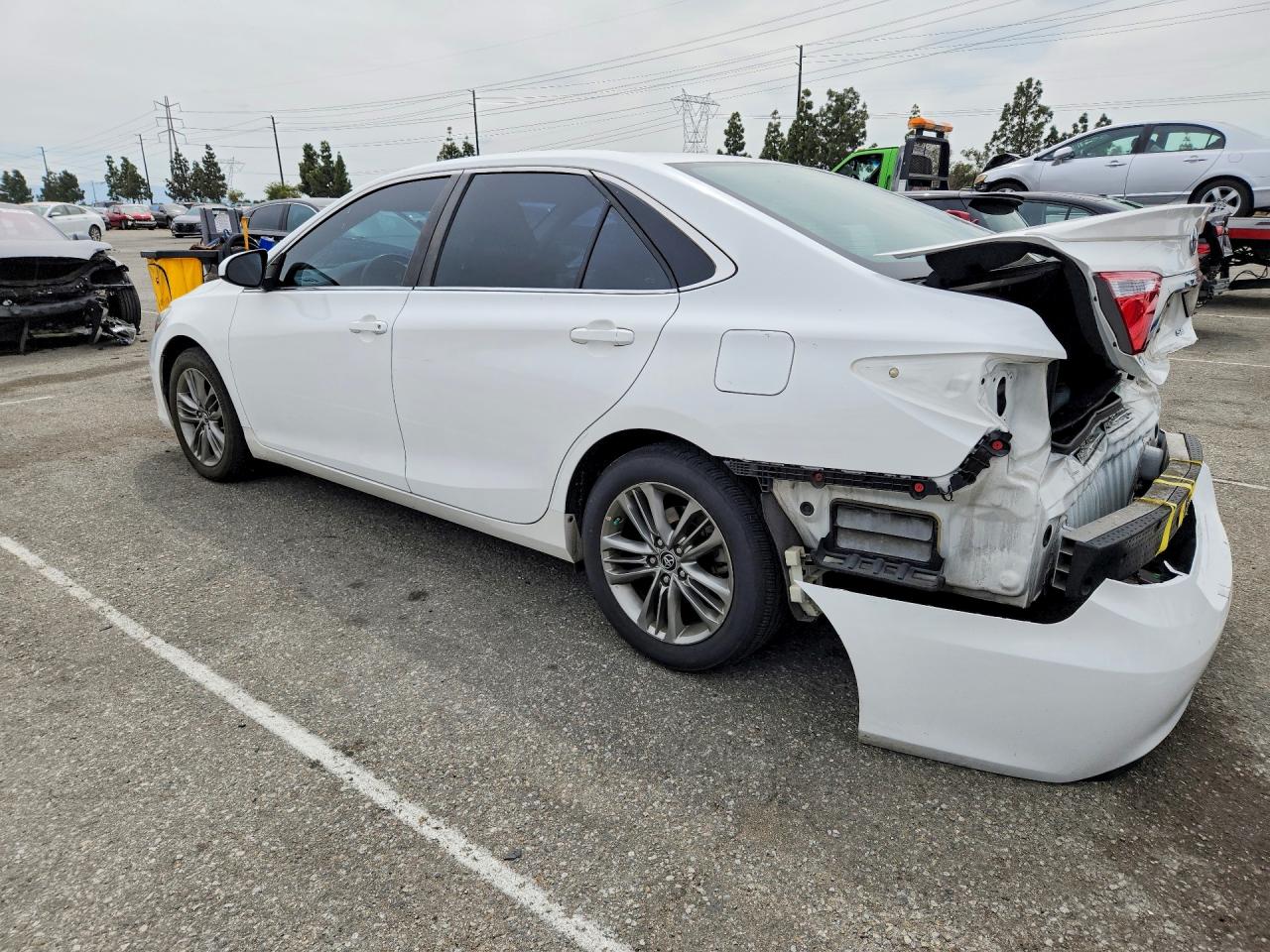 2015 TOYOTA CAMRY SE photo 4