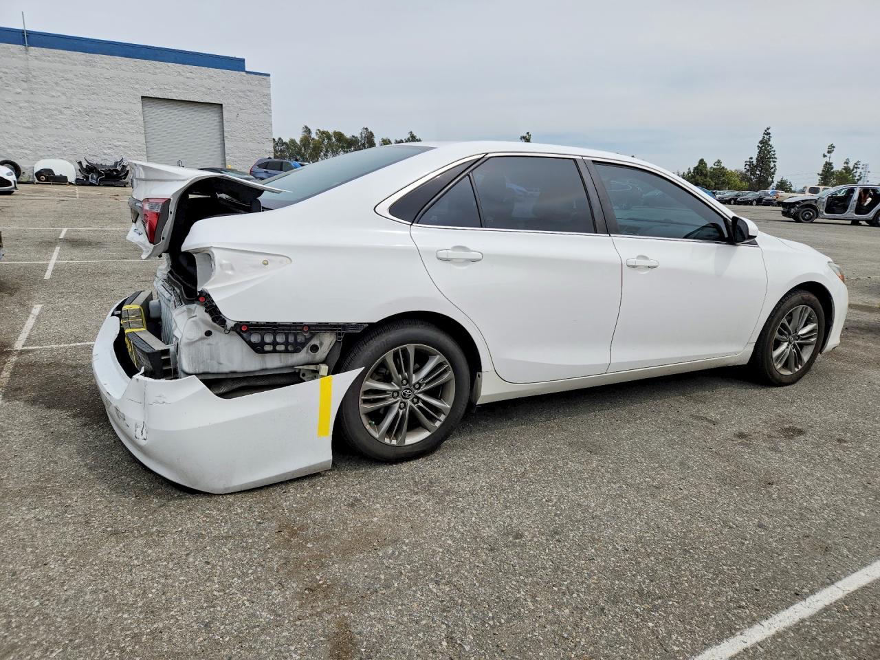 2015 TOYOTA CAMRY SE photo 7