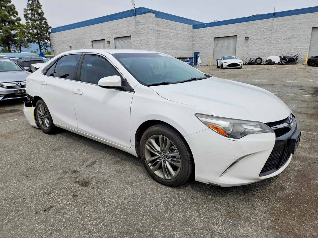 2015 TOYOTA CAMRY SE photo 10