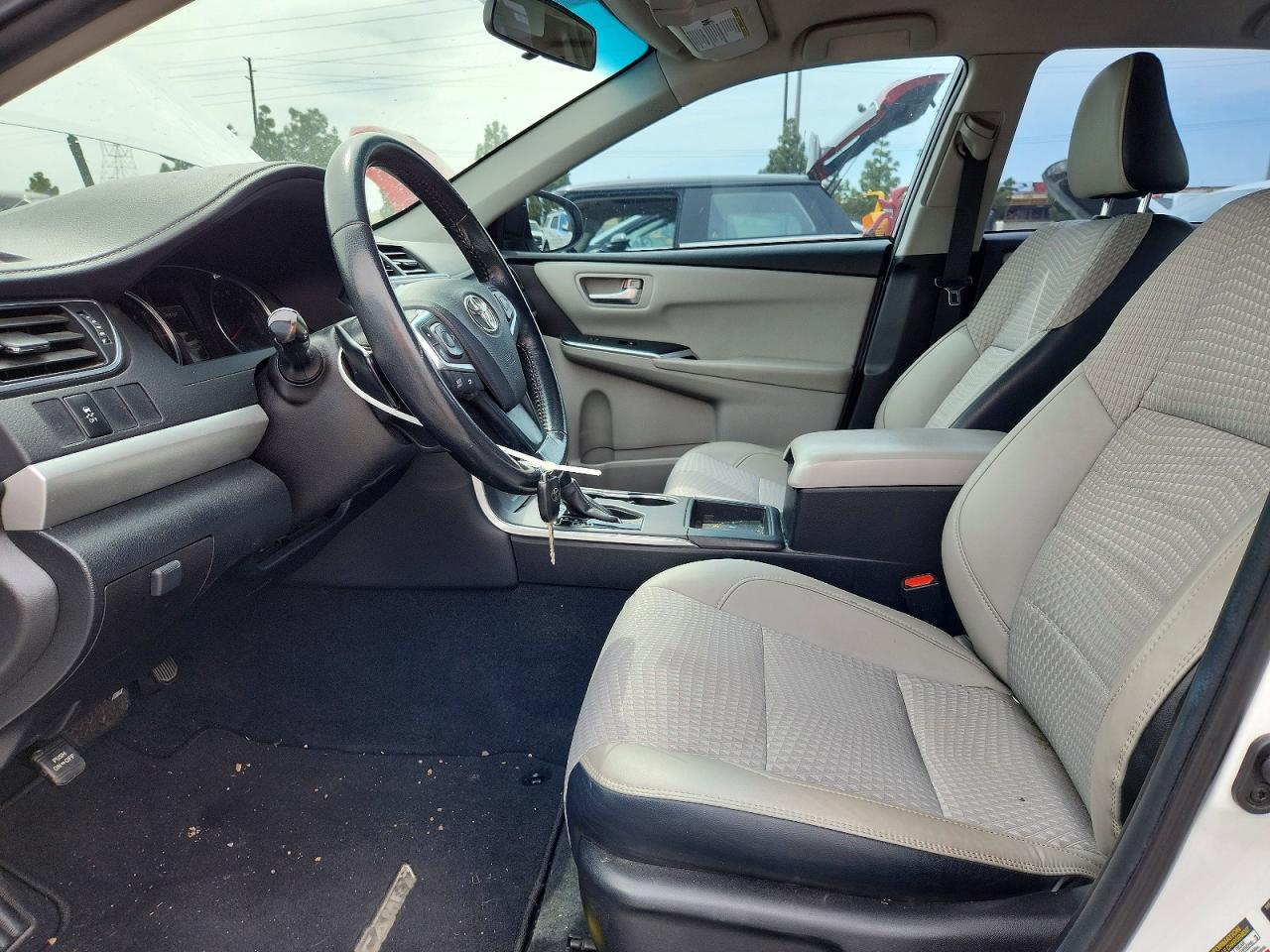 2015 TOYOTA CAMRY SE photo 19