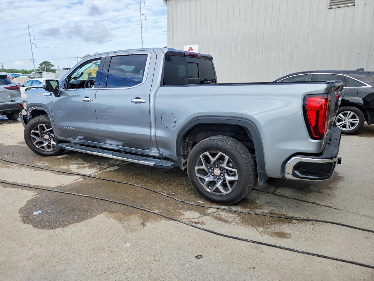 2025 GMC SIERRA C1500 SLT photo 2