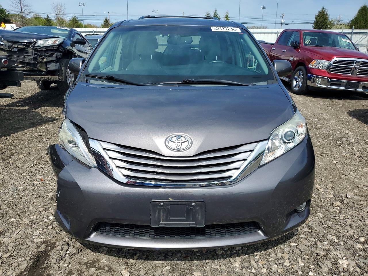 2015 TOYOTA SIENNA XLE 7-PASSENGER photo 9