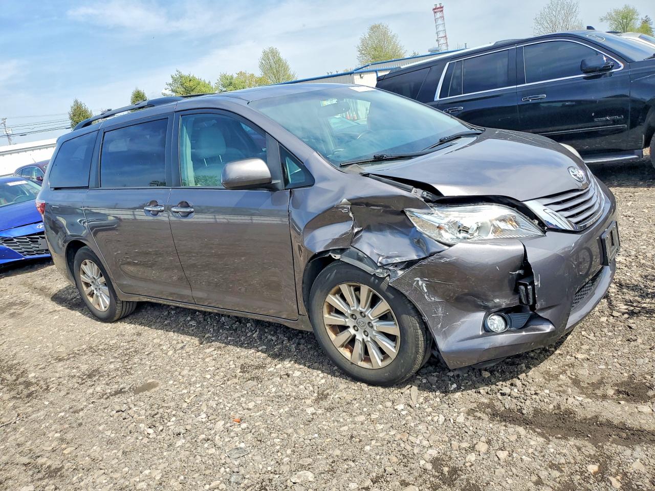 2015 TOYOTA SIENNA XLE 7-PASSENGER photo 7