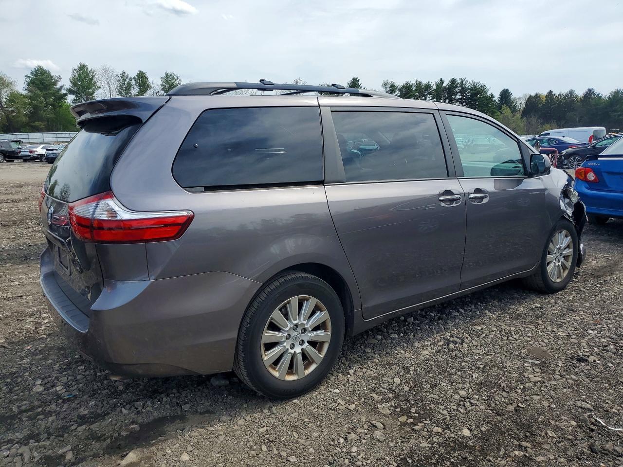 2015 TOYOTA SIENNA XLE 7-PASSENGER photo 5