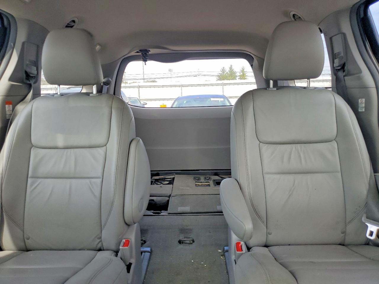 2015 TOYOTA SIENNA XLE 7-PASSENGER photo 19