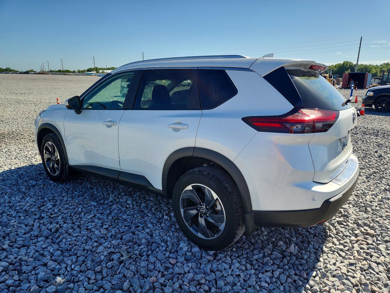 2024 NISSAN ROGUE SV photo 3
