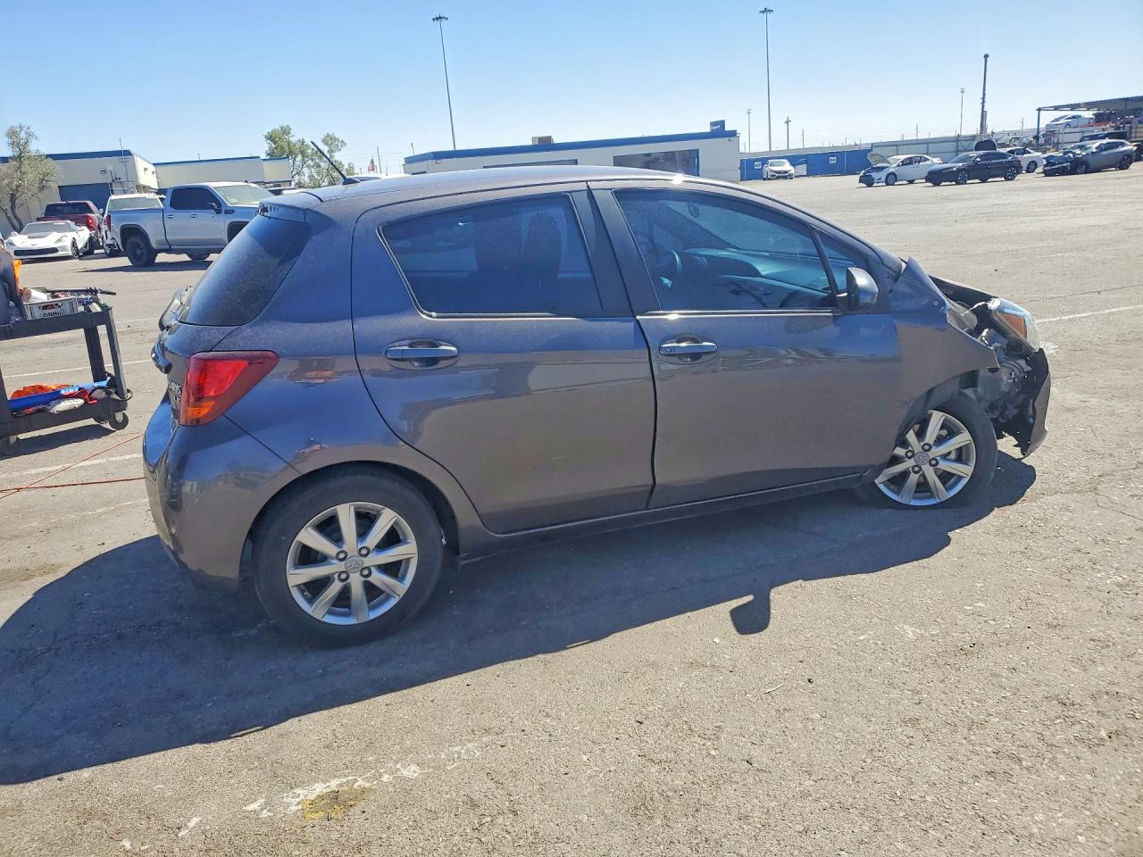2016 TOYOTA YARIS 5-DOOR LE photo 5