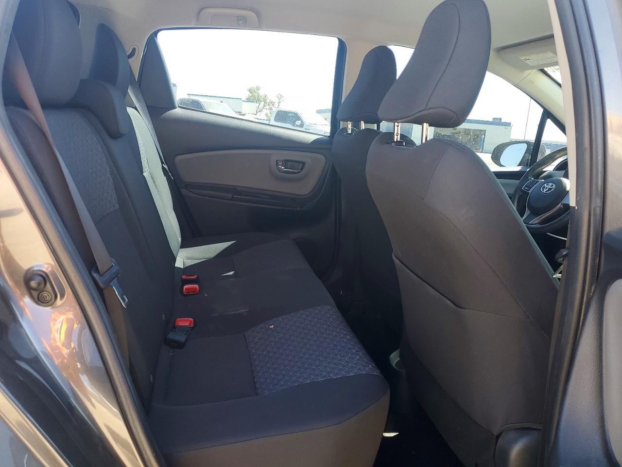 2016 TOYOTA YARIS 5-DOOR LE photo 19