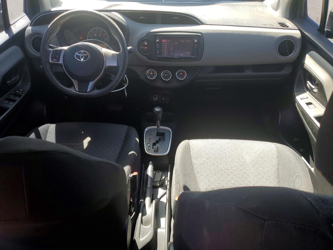 2016 TOYOTA YARIS 5-DOOR LE photo 15