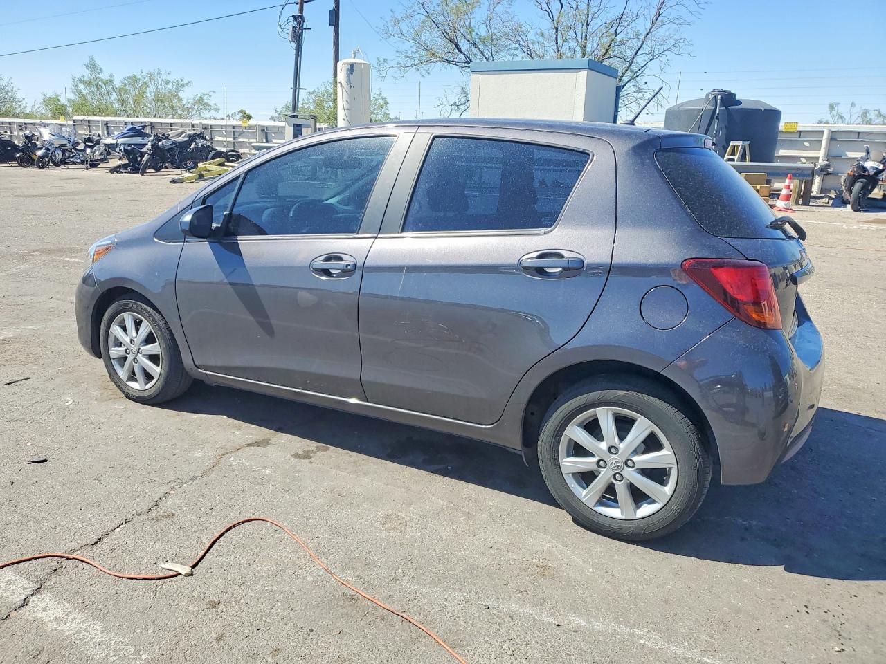 2016 TOYOTA YARIS 5-DOOR LE photo 3