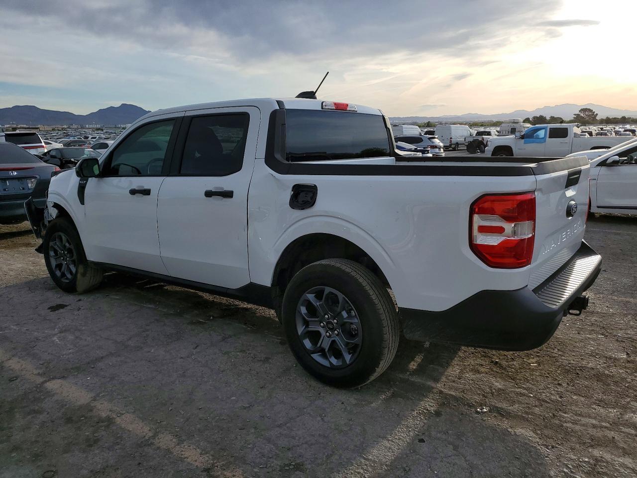 2025 FORD MAVERICK XLT photo 3