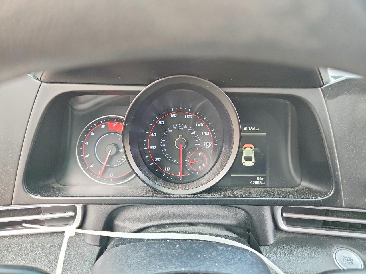 2022 HYUNDAI ELANTRA photo 17
