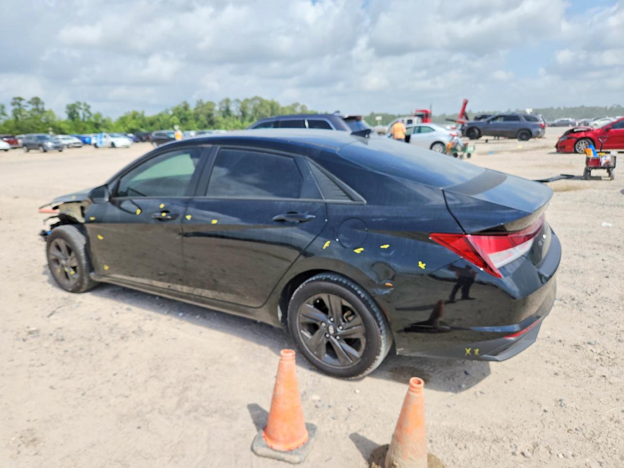 2022 HYUNDAI ELANTRA photo 3
