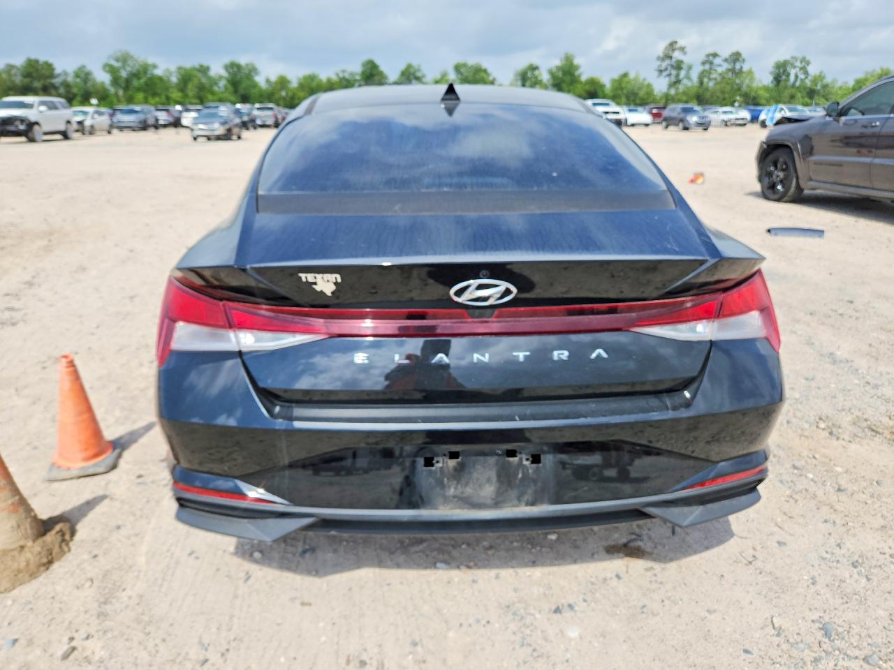 2022 HYUNDAI ELANTRA photo 11