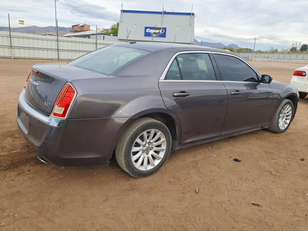 2014 CHRYSLER 300 photo 7