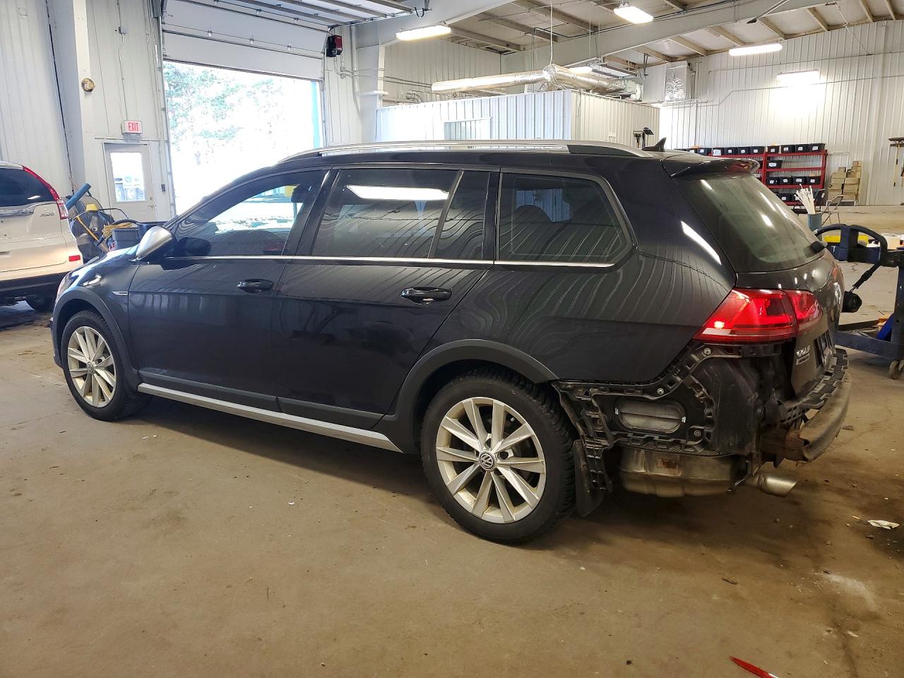 2017 VOLKSWAGEN GOLF ALLTRACK S photo 3
