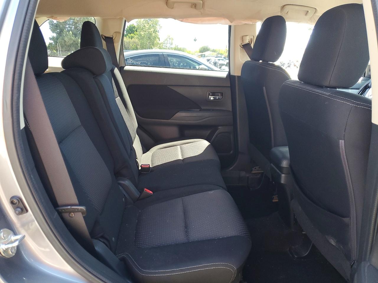 2017 MITSUBISHI OUTLANDER SE photo 31
