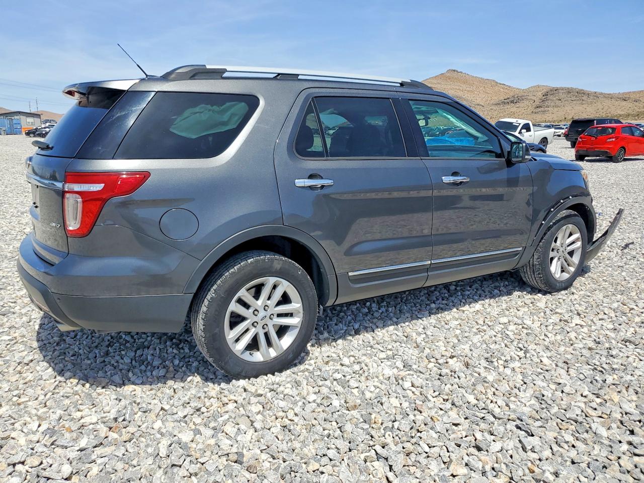 2015 FORD EXPLORER XLT photo 3