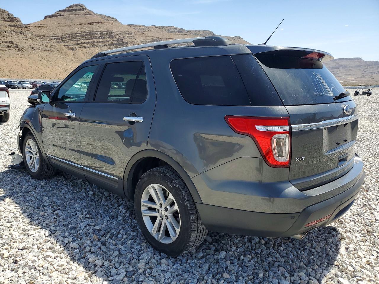 2015 FORD EXPLORER XLT photo 2