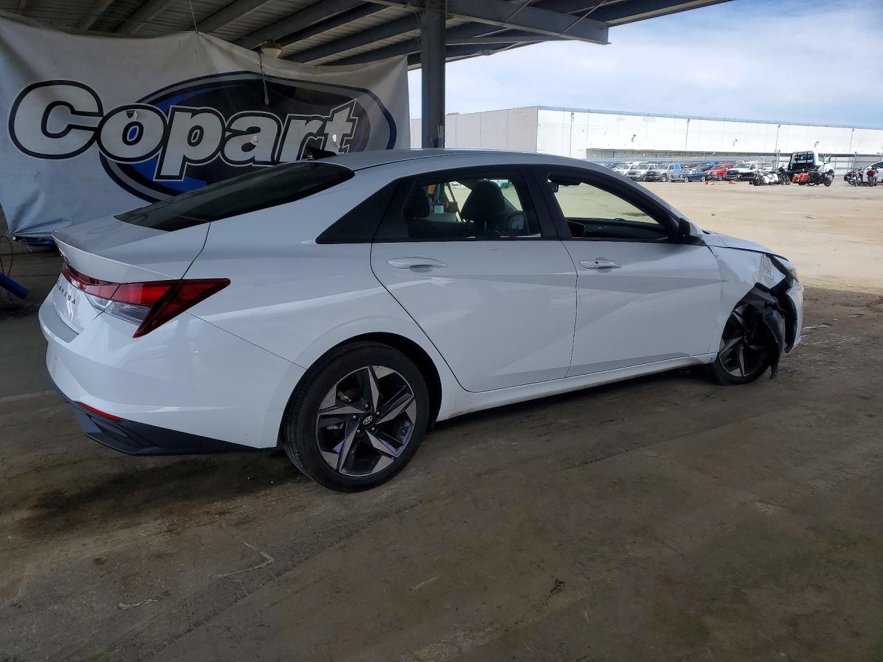 2023 HYUNDAI ELANTRA SEL photo 5