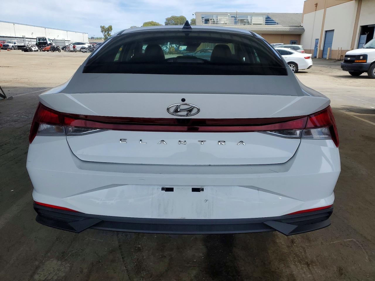 2023 HYUNDAI ELANTRA SEL photo 11
