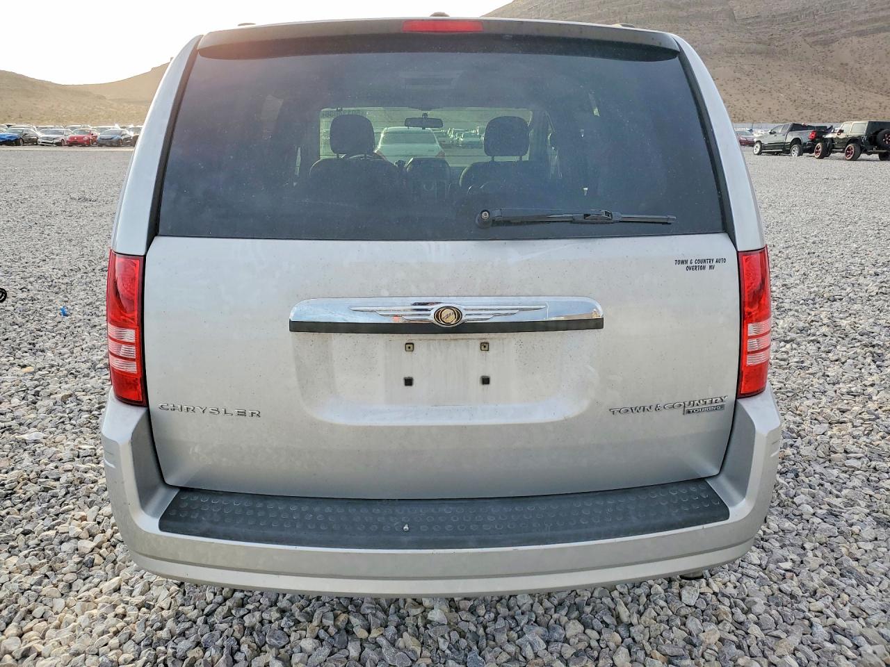 2010 CHRYSLER TOWN & COUNTRY TOURING photo 11