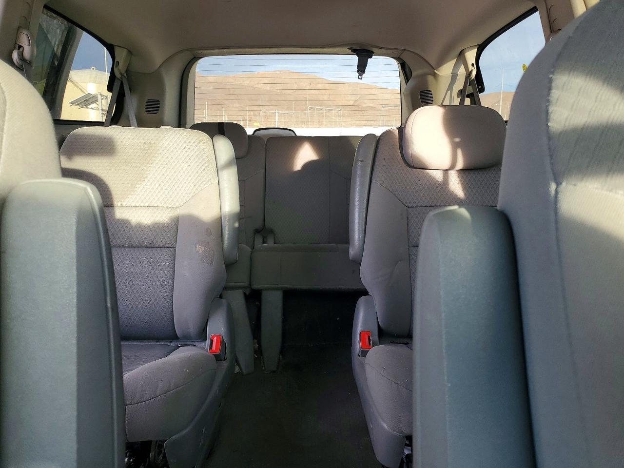 2010 CHRYSLER TOWN & COUNTRY TOURING photo 19