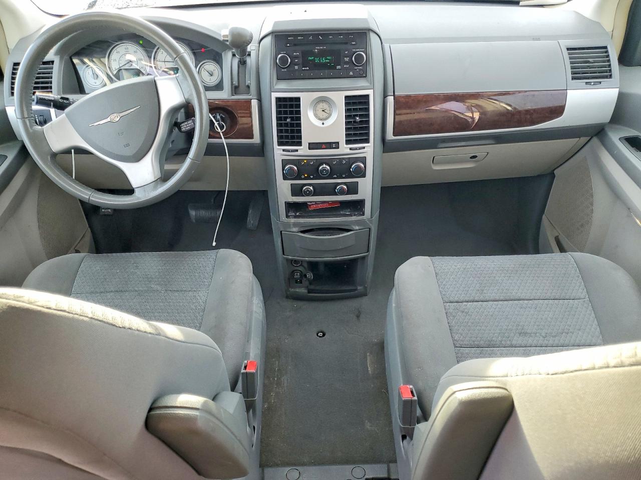 2010 CHRYSLER TOWN & COUNTRY TOURING photo 15