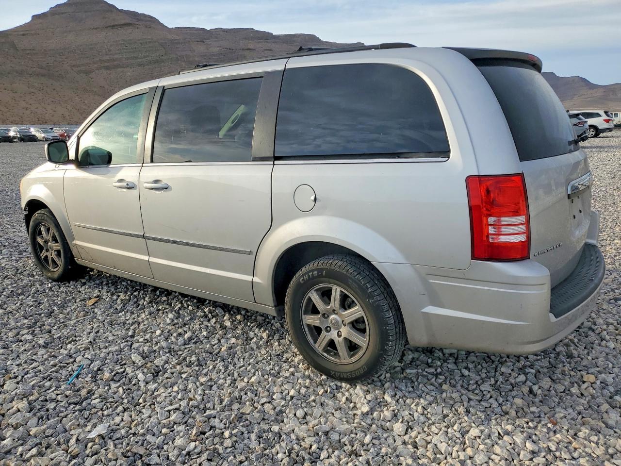 2010 CHRYSLER TOWN & COUNTRY TOURING photo 3