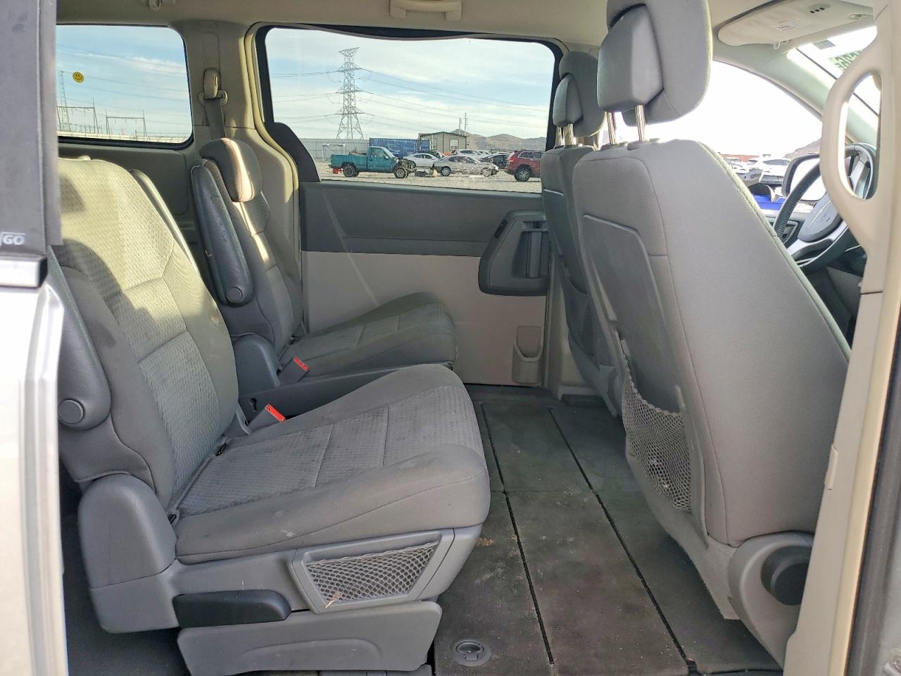 2010 CHRYSLER TOWN & COUNTRY TOURING photo 21