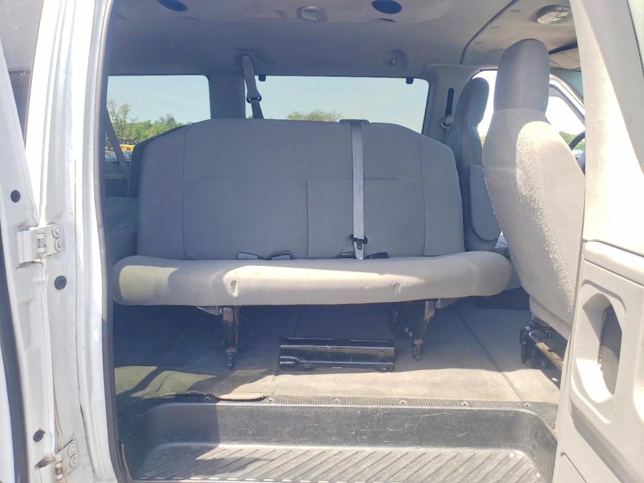 2010 FORD ECONOLINE E350 SUPER DUTY WAGON photo 11