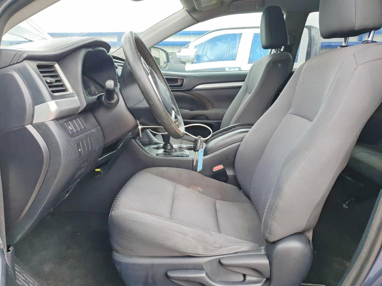 2018 TOYOTA HIGHLANDER LE photo 19