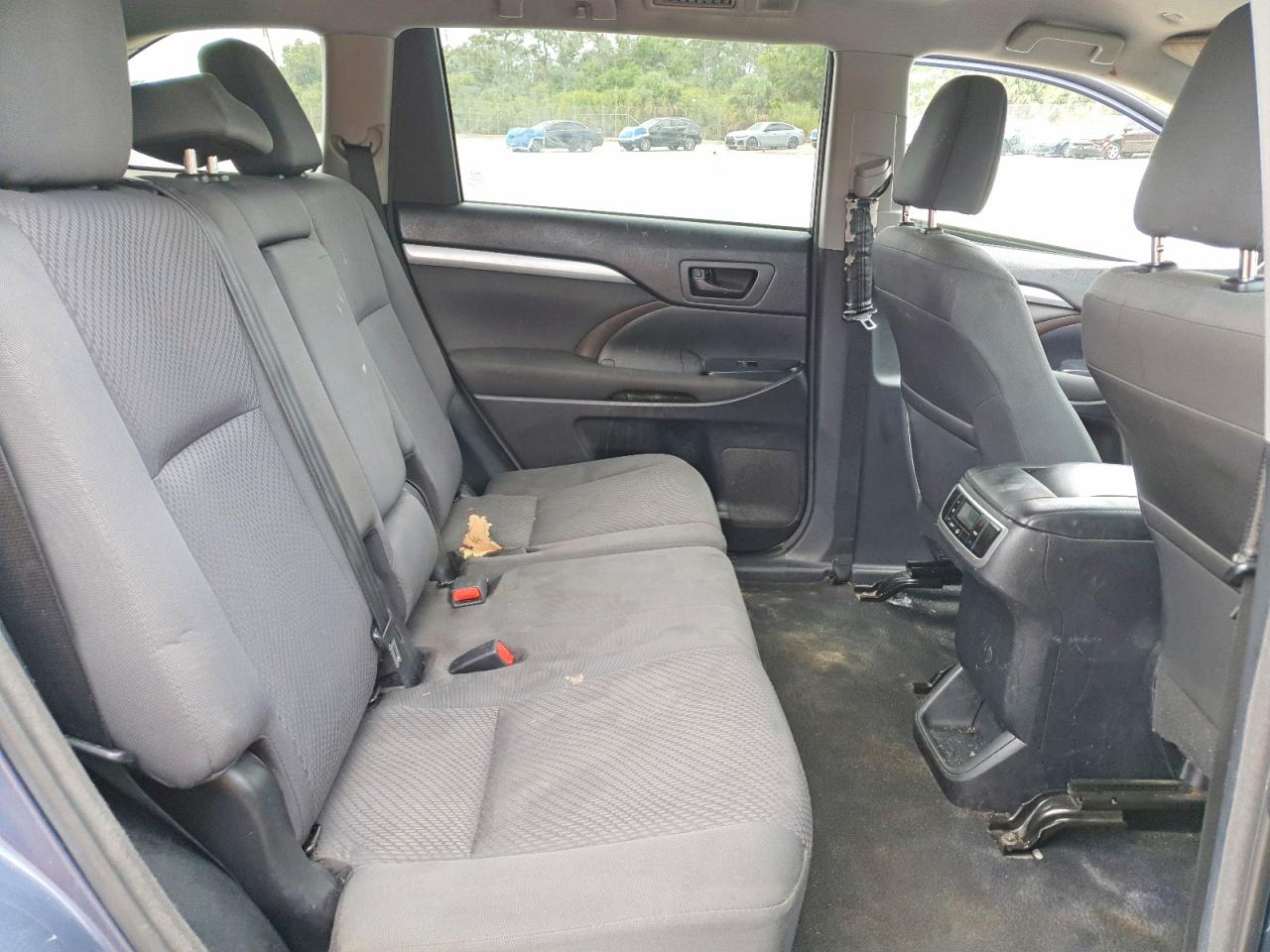 2018 TOYOTA HIGHLANDER LE photo 31