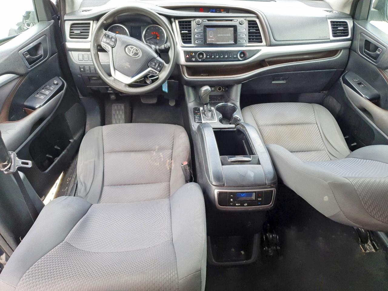 2018 TOYOTA HIGHLANDER LE photo 22