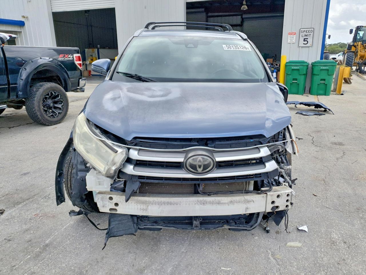 2018 TOYOTA HIGHLANDER LE photo 13
