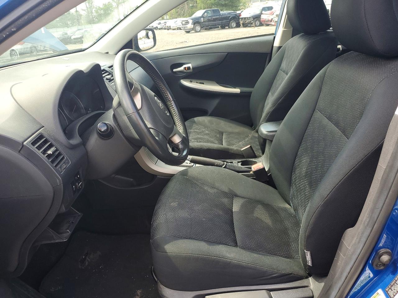 2010 TOYOTA COROLLA S photo 13