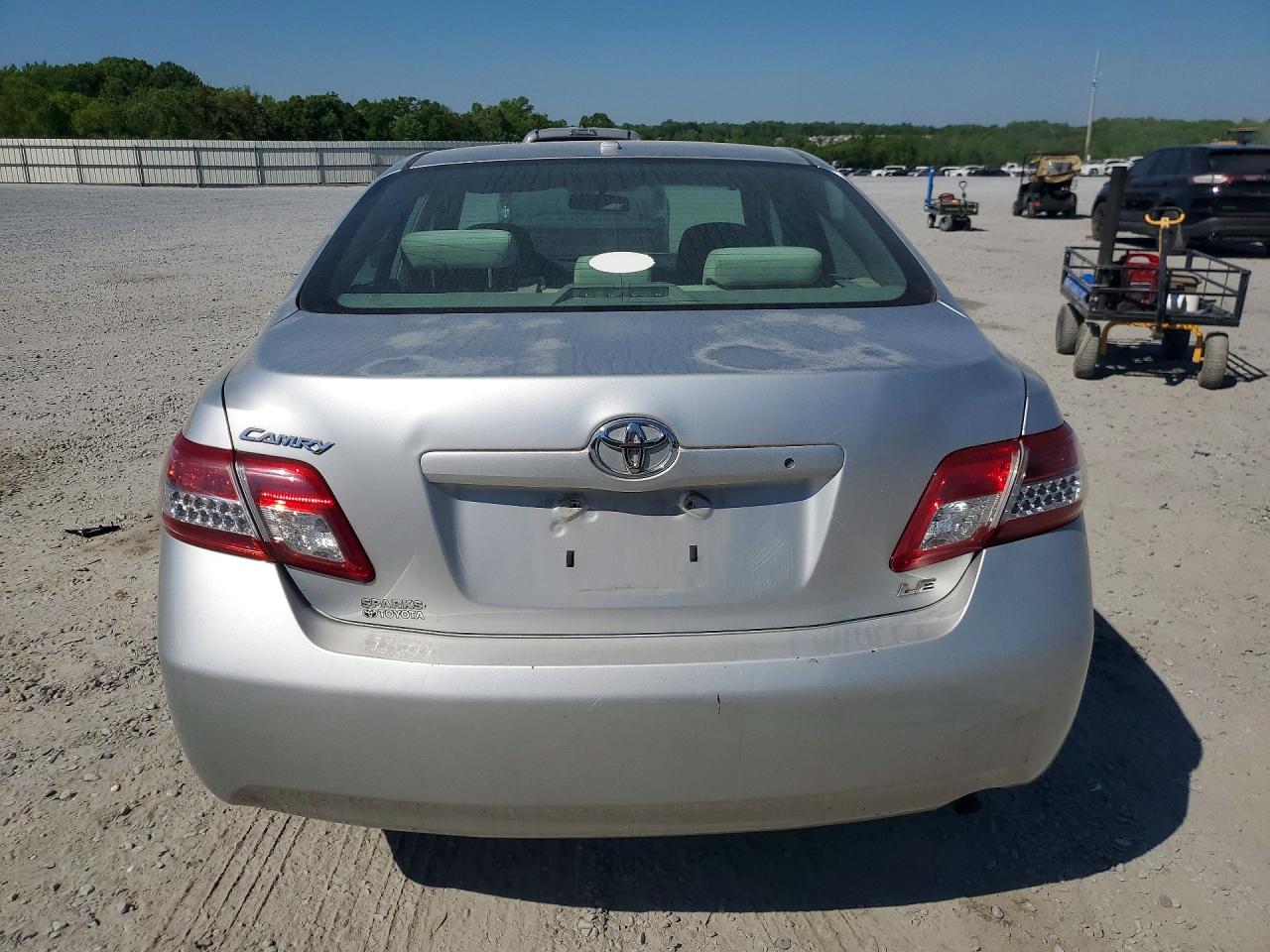 2011 TOYOTA CAMRY LE photo 16
