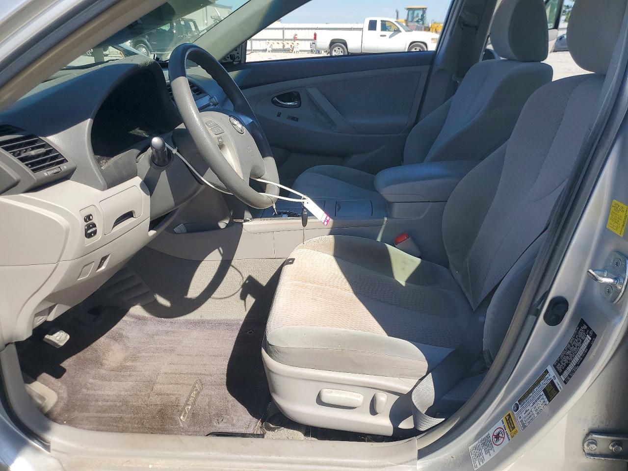 2011 TOYOTA CAMRY LE photo 19
