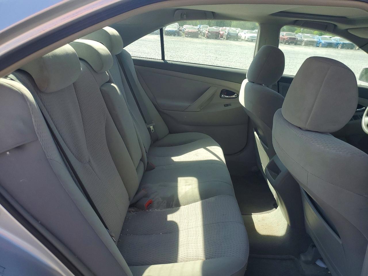 2011 TOYOTA CAMRY LE photo 28