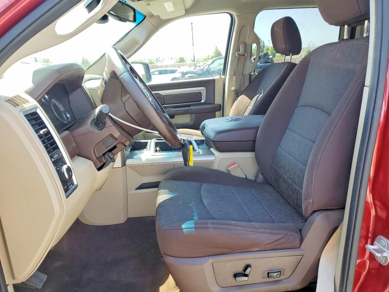 2015 RAM 1500 SLT photo 13