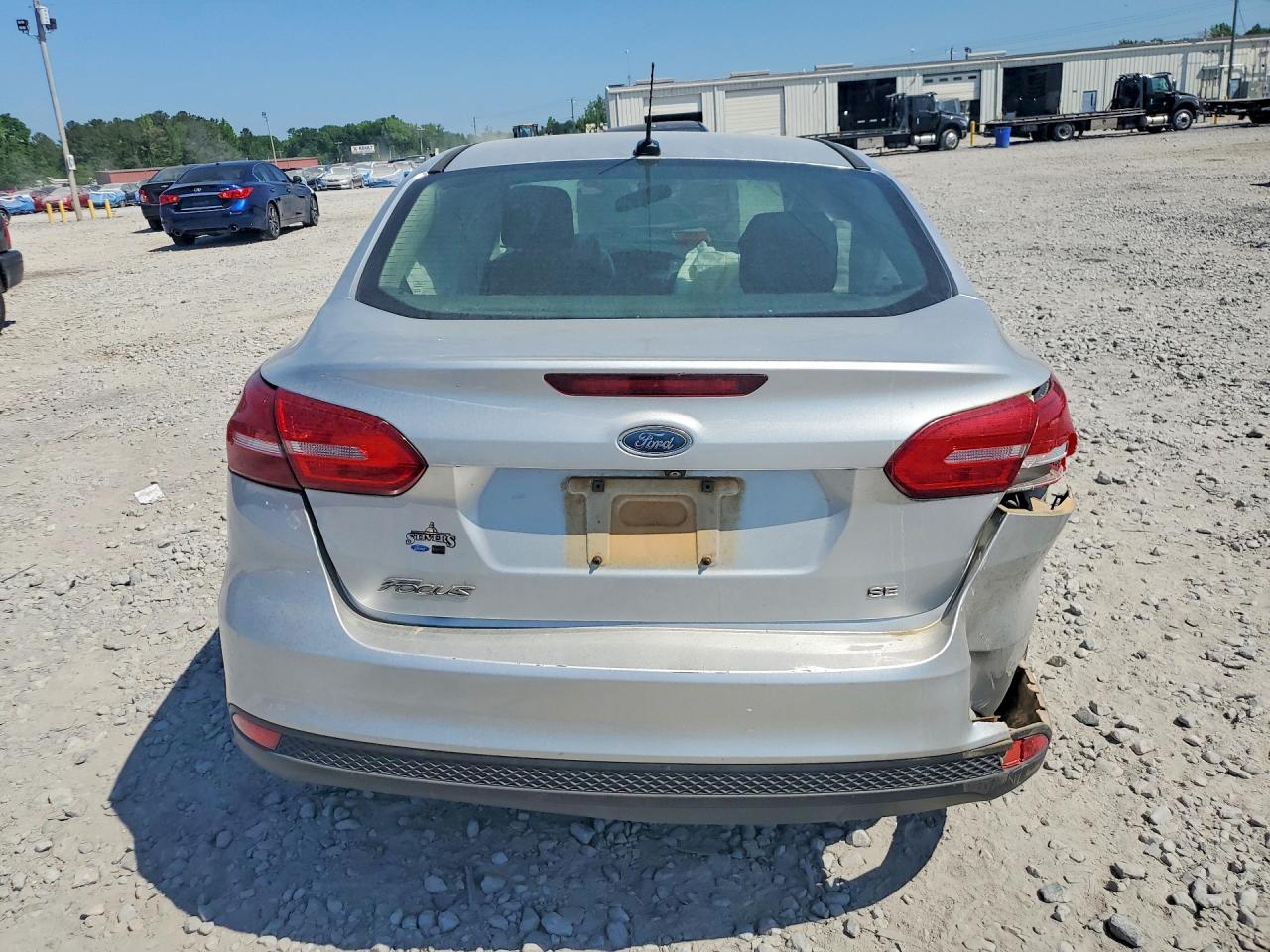 2017 FORD FOCUS SE photo 6