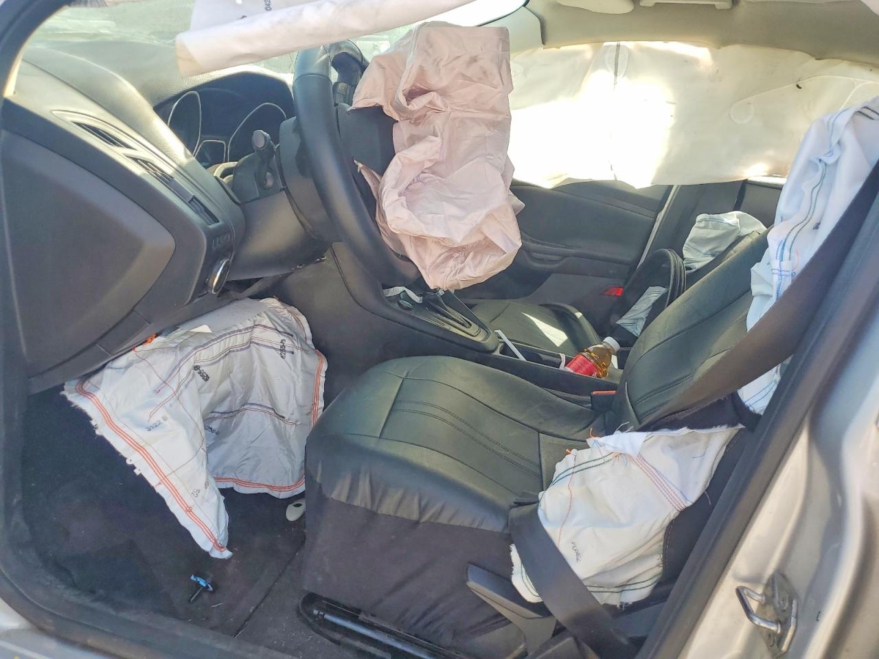 2017 FORD FOCUS SE photo 7